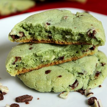Mint Chocolate Cookies via Fabtastic Eats #cookies #recipe #mint #chocolate