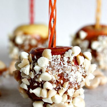 Dulce de Leche dipped Apples with White Chocolate and Macademia Nuts | Fabtastic Eats