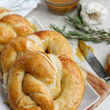 Roasted Garlic, Rosemary, and Cheddar Stuffed Pretzels | Fabtastic Eats
