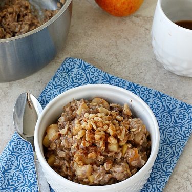 10 Minute-One Pot Apple Pie Oatmeal | Fabtastic Eats