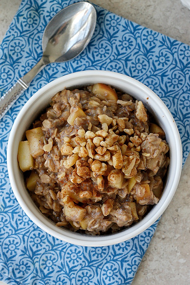 10 Minute-One Pot Apple Pie Oatmeal | Fabtastic Eats