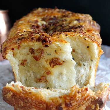 Bacon and Cheddar Pull Apart Bread | Fabtastic Eats