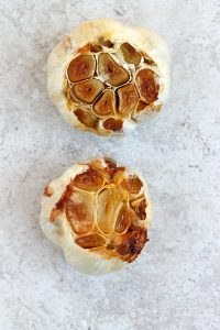 Skilet Bacon and Roasted Garlic Mac and Cheese | Fabtastic Eats